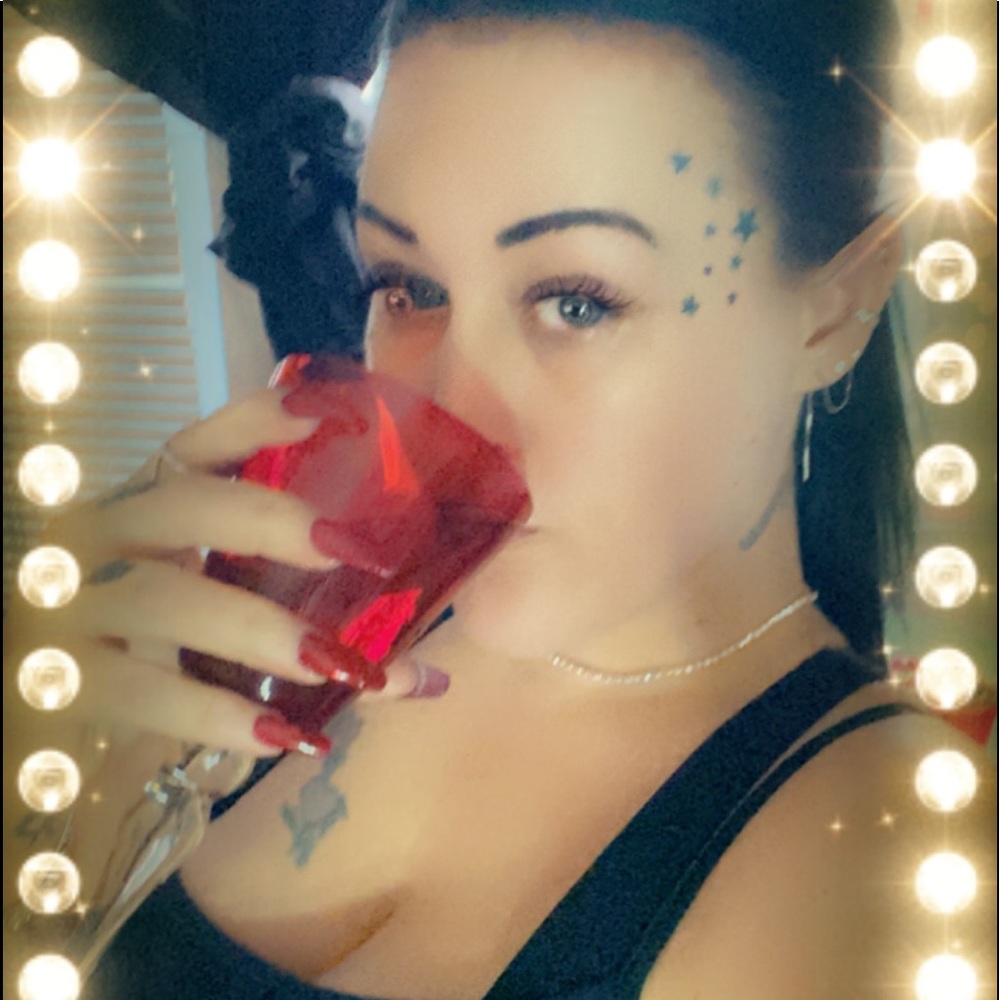 Meet your Posher, 🥀Genessa 🥀